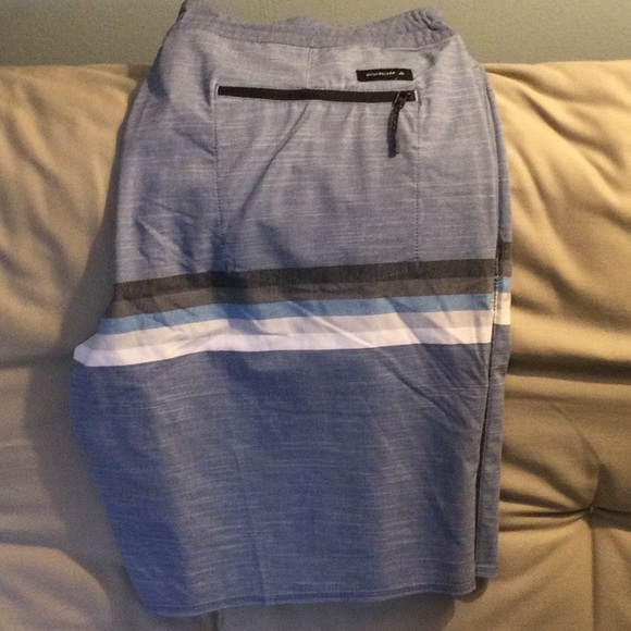 Men’s Quicksilver Boardshorts - 36 - Picture 2 of 3